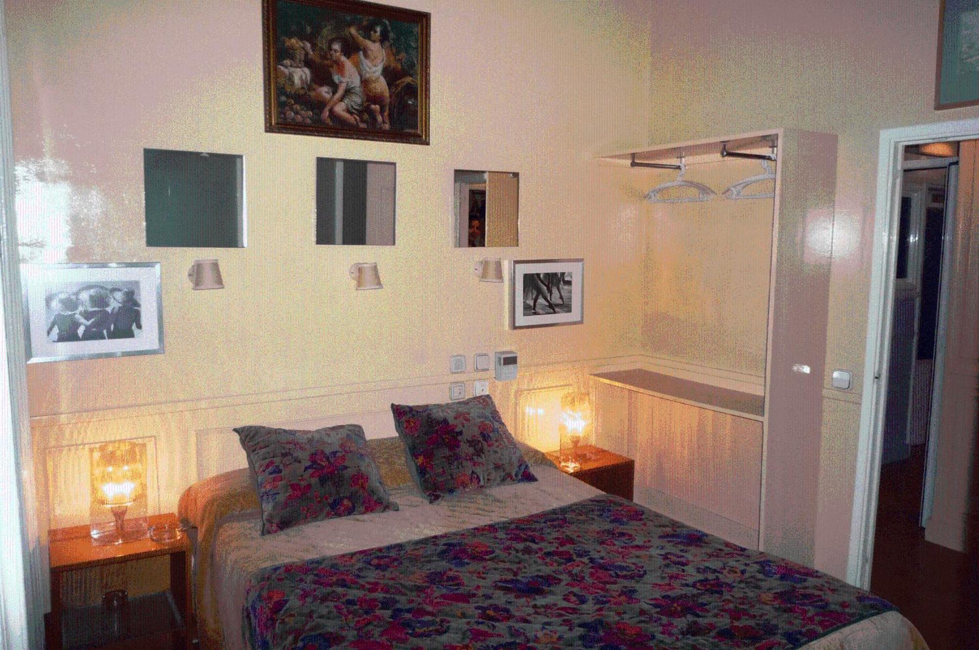 Hostal La Fontana Madrid Buitenkant foto
