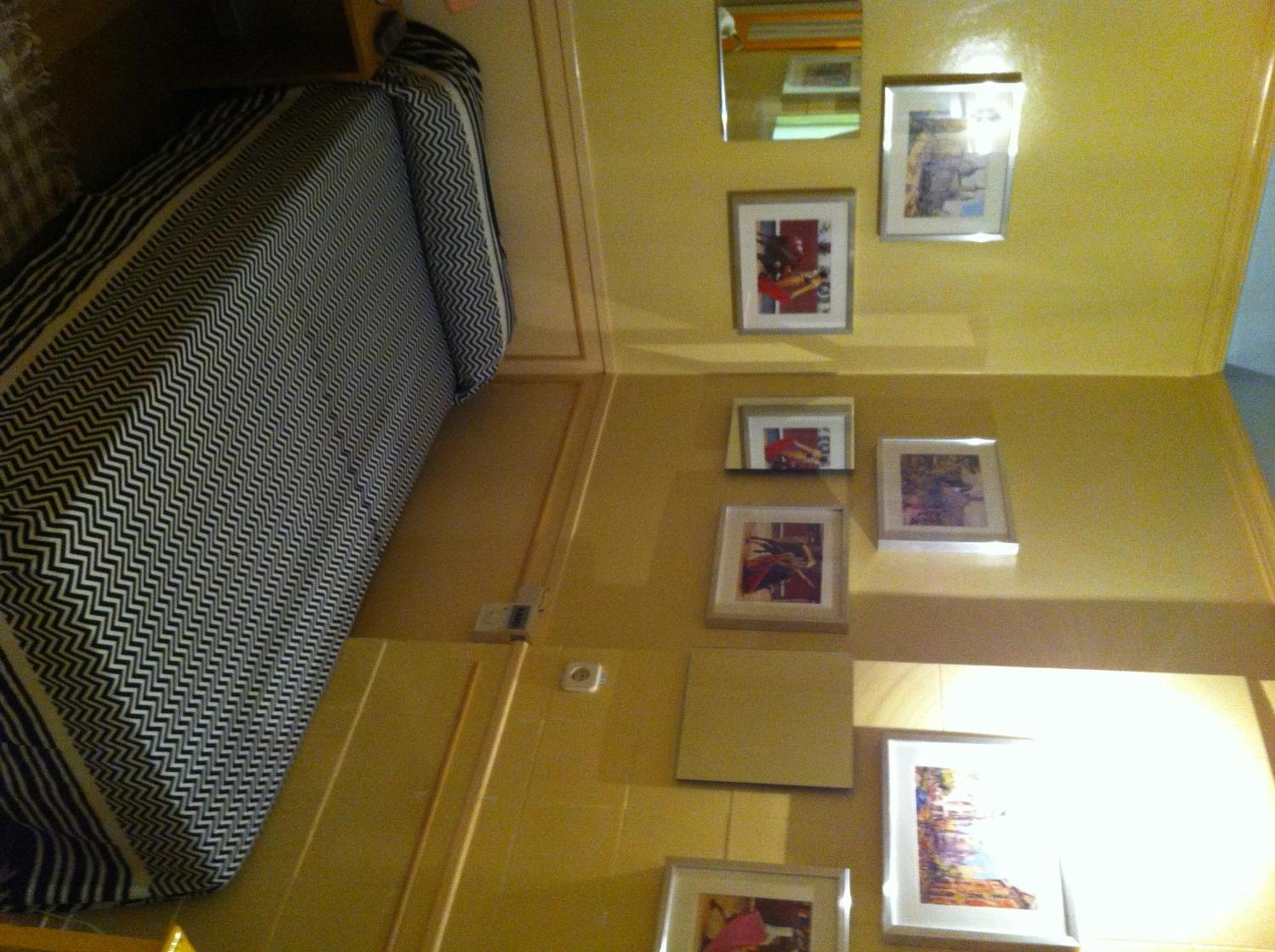 Hostal La Fontana Madrid Buitenkant foto