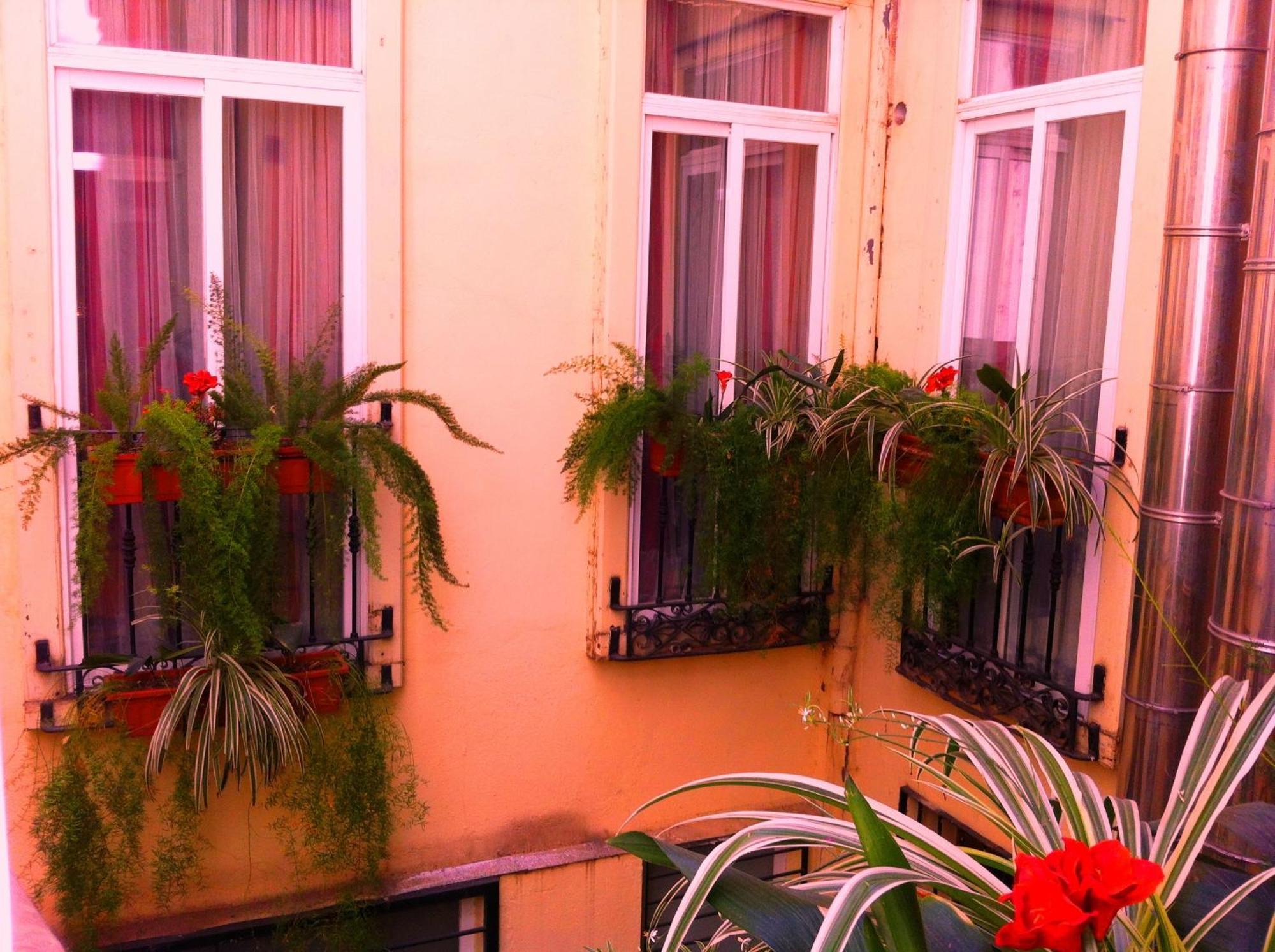 Hostal La Fontana Madrid Buitenkant foto