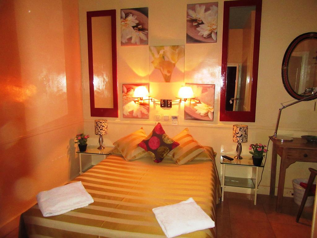 Hostal La Fontana Madrid Buitenkant foto