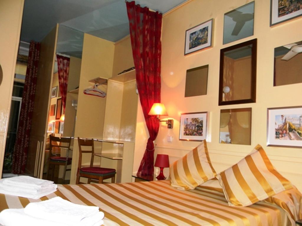 Hostal La Fontana Madrid Buitenkant foto