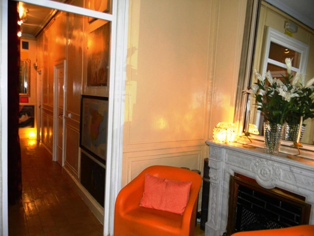 Hostal La Fontana Madrid Buitenkant foto