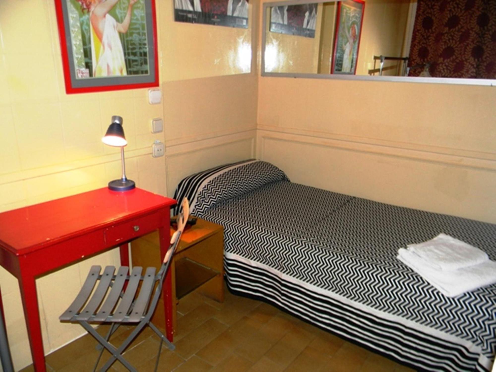 Hostal La Fontana Madrid Buitenkant foto