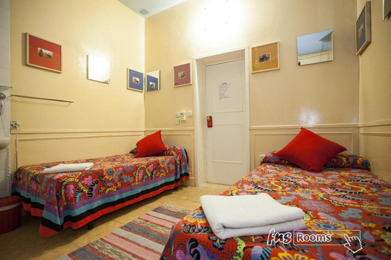 Hostal La Fontana Madrid Buitenkant foto