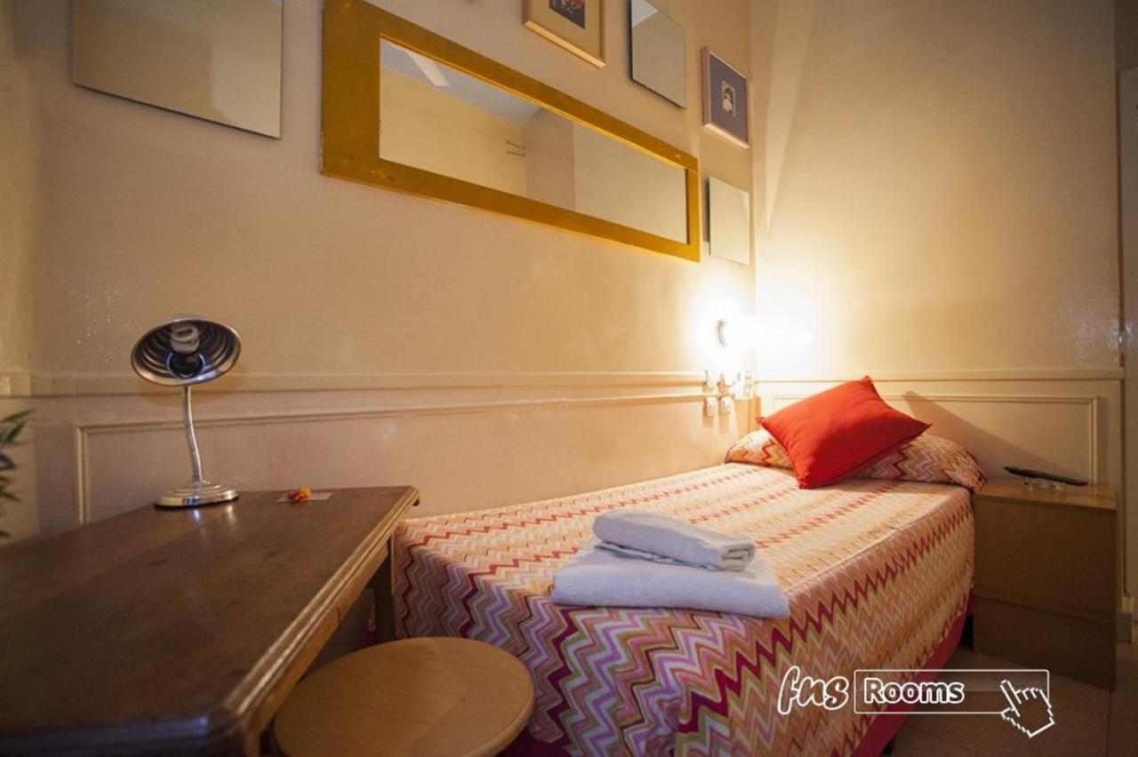 Hostal La Fontana Madrid Buitenkant foto